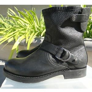 New (NWT) Olukai short leather boots